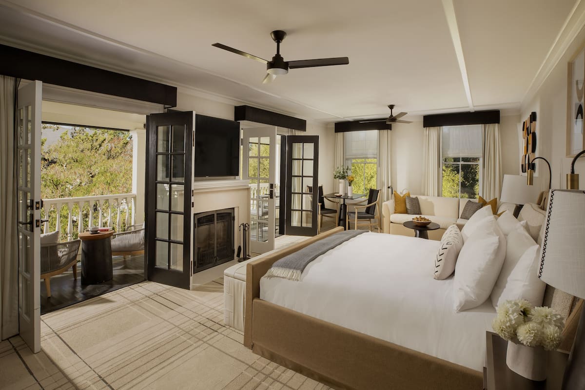 Ropa de cama de alta calidad, edredón, camas con pillow-top y minibar