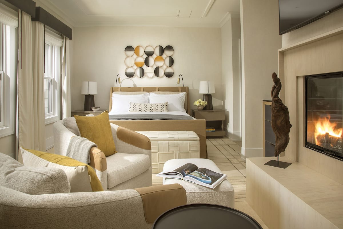 Ropa de cama de alta calidad, edredón, camas con pillow-top y minibar