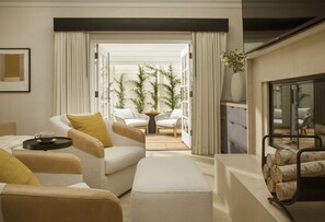 Hochwertige Bettwaren, Daunenbettdecken, Pillowtop-Betten, Minibar