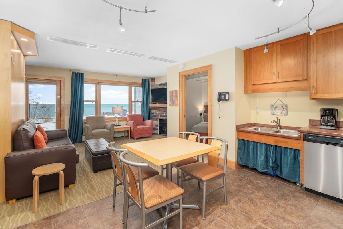 2 habitaciones, decoración personalizada y muebles diferentes