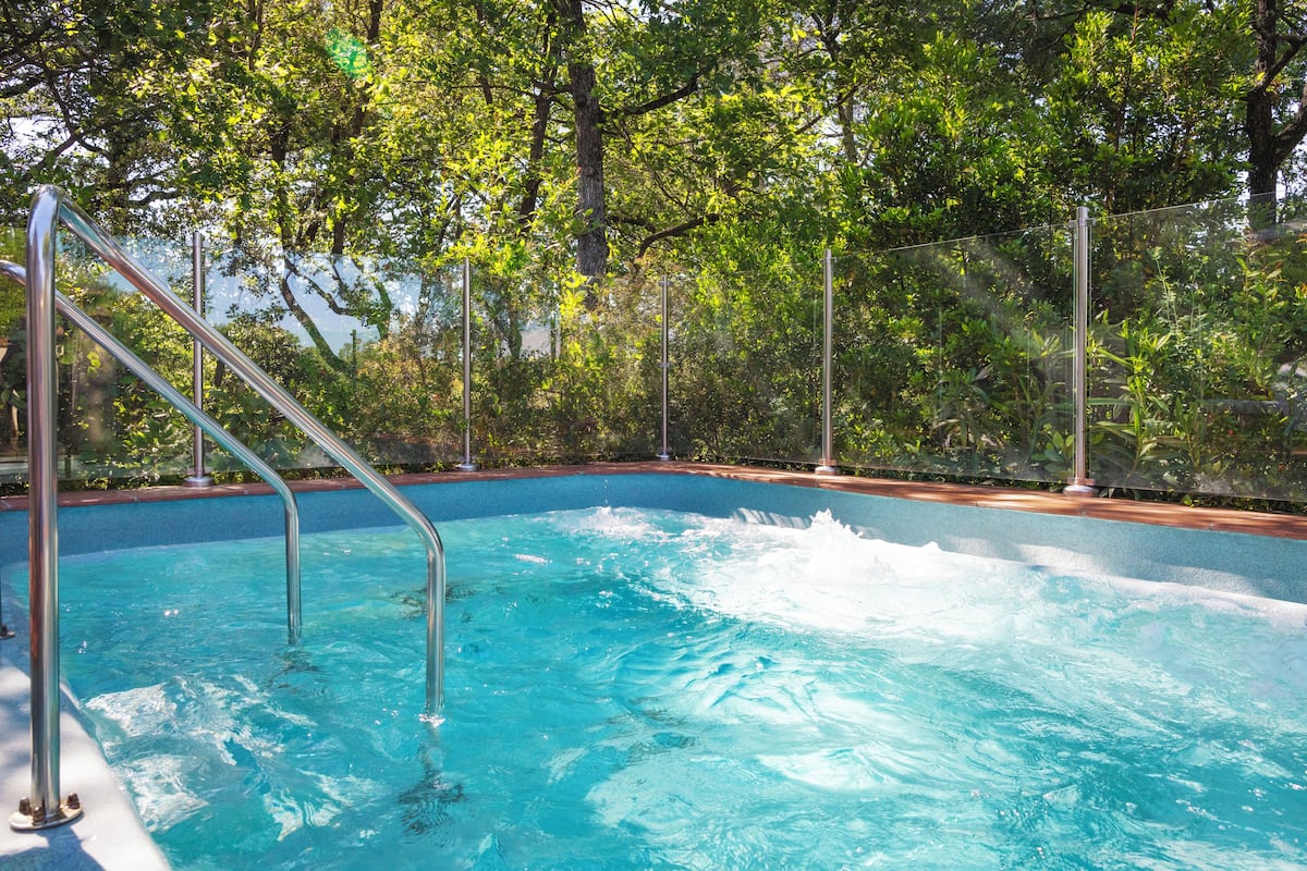 Bañera de hidromasaje privada