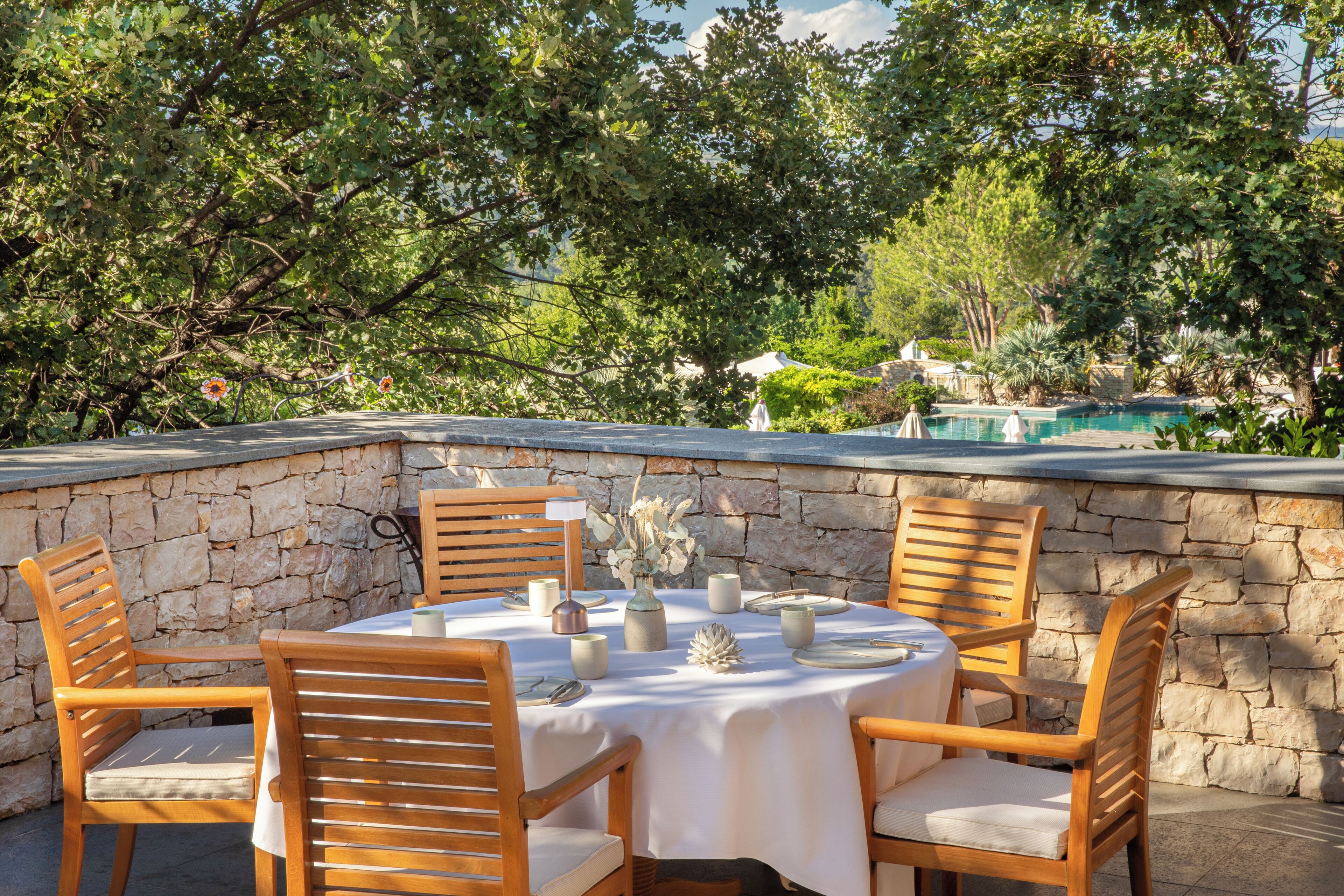 4 restaurants, breakfast, lunch, dinner served; local cuisine