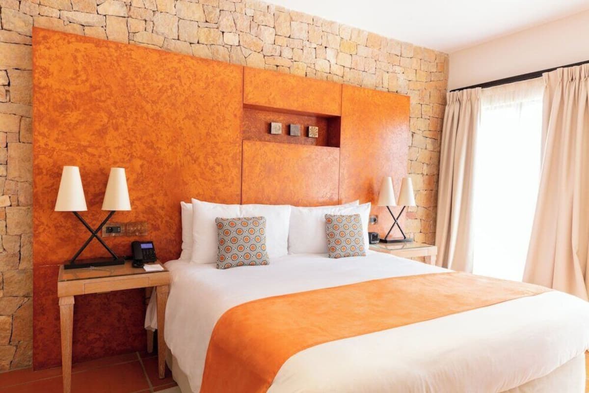 Premium bedding, pillowtop beds, minibar, in-room safe