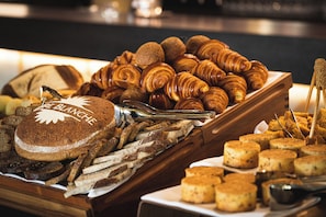 Dagelijks ontbijtbuffet (EUR 46 per persoon)