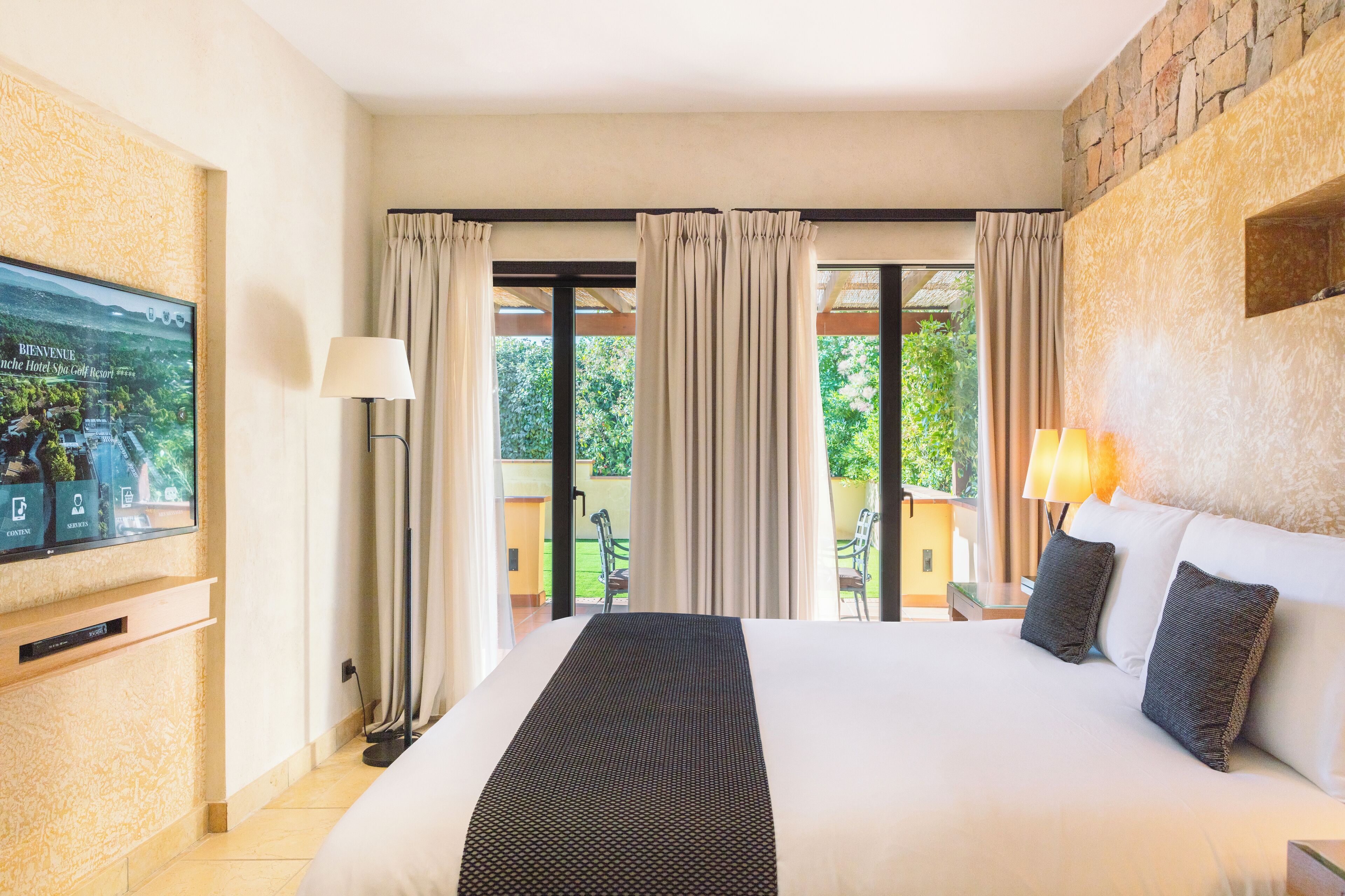 1 bedroom, premium bedding, pillow-top beds, minibar