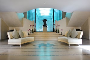 Couples treatment rooms, sauna, hot tub, Turkish bath, body treatments