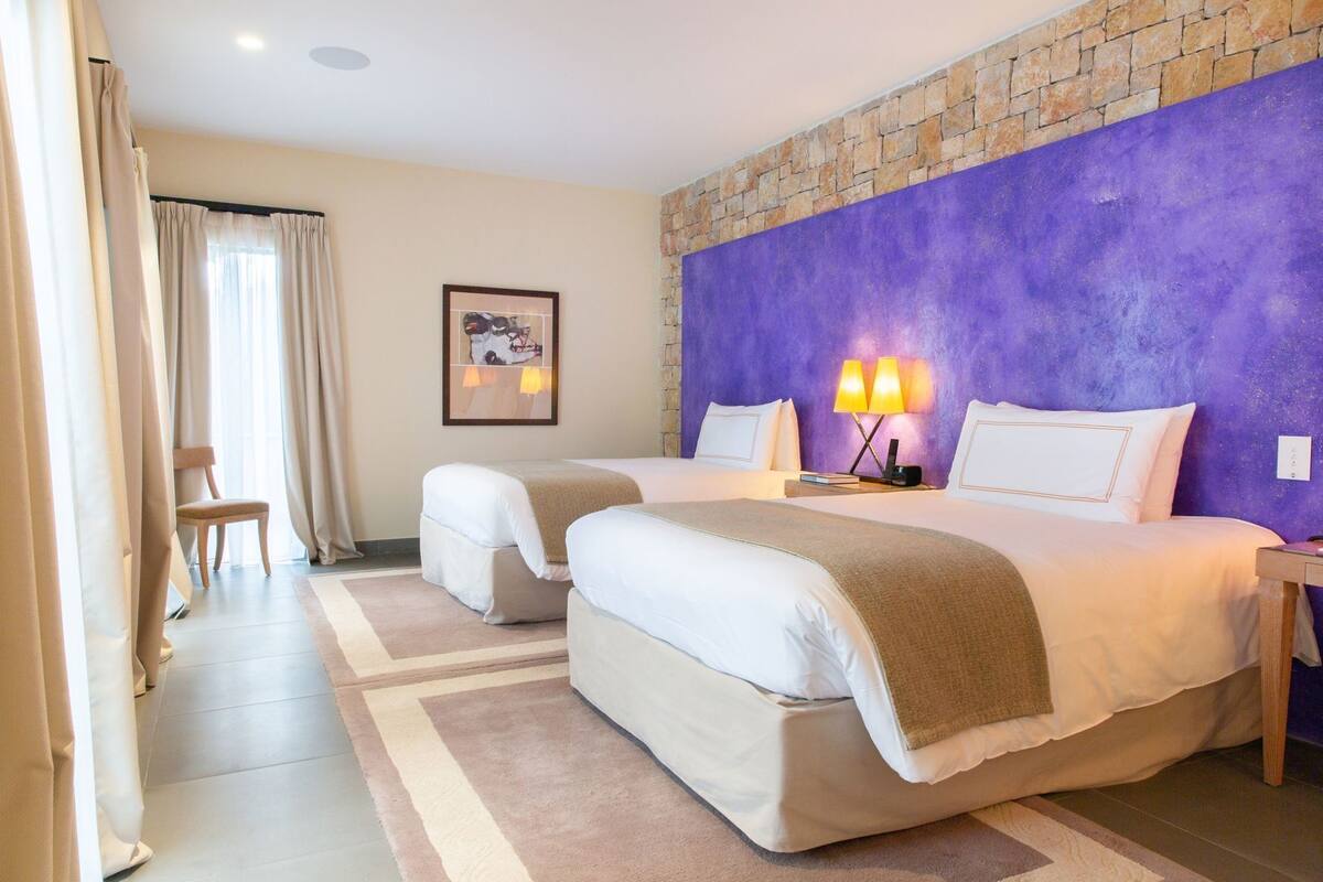 Premium bedding, pillowtop beds, minibar, in-room safe