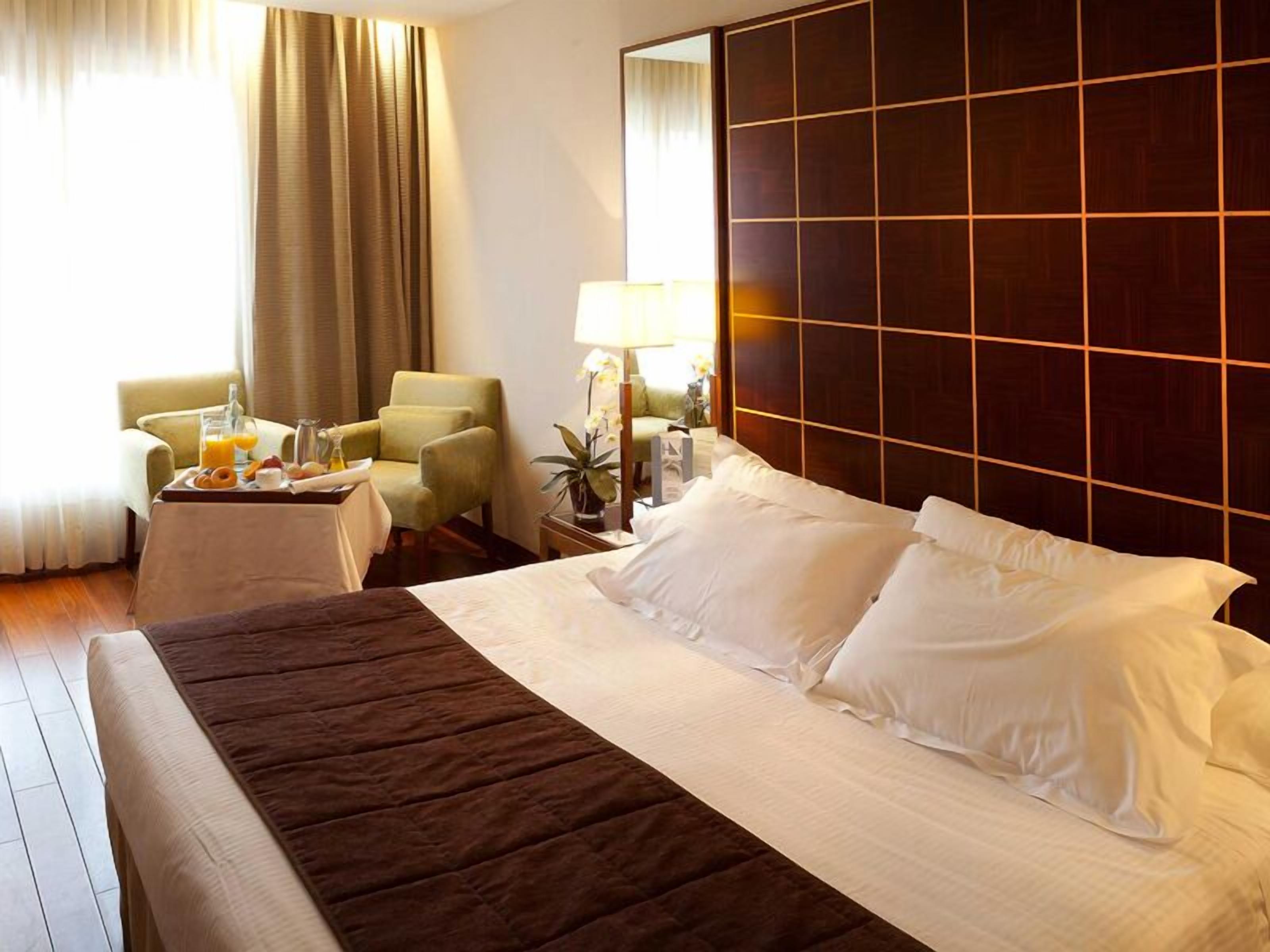 Premium bedding, minibar, in-room safe, desk