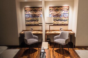 Junior Suite | Premium bedding, minibar, in-room safe, desk