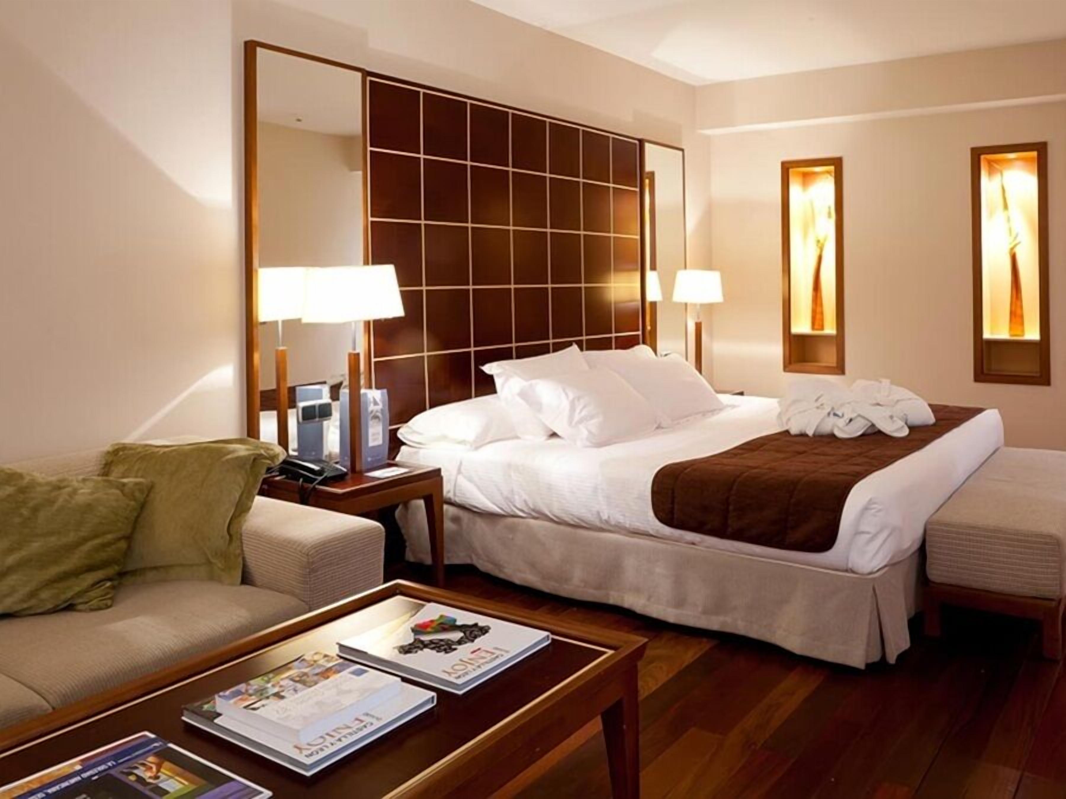 Premium bedding, minibar, in-room safe, desk