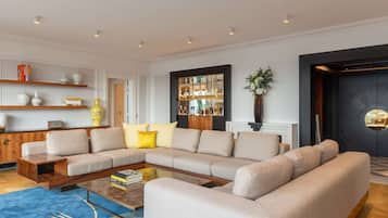 Hochwertige Bettwaren, Minibar, Zimmersafe, Schreibtisch