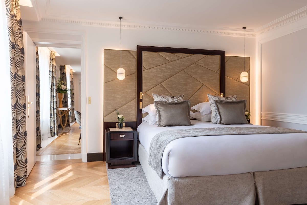 Apartment (Triomphe) | Premium bedding, minibar, in-room safe, desk