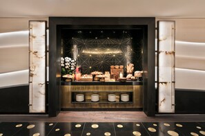 Colazione a buffet, servita tutte le mattine (45 EUR a persona)