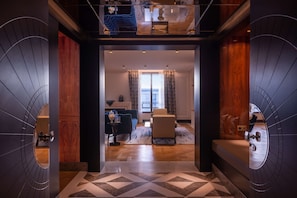 Suite Signature | Literie de qualité, minibar, coffre-fort pour ordinateur portable