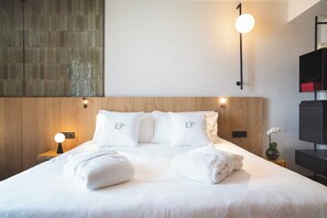 Minibar, in-room safe, desk, free cots/infant beds