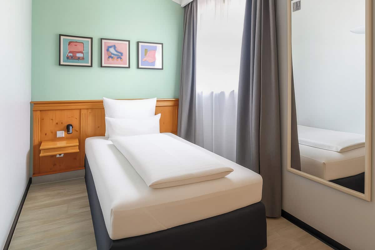Minibar, caixa forta a l'habitació, escriptori i cortines opaques