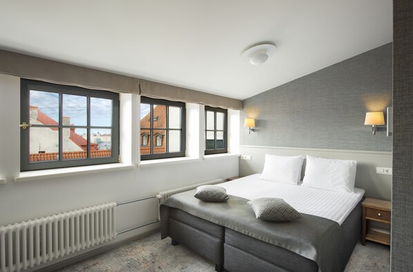 Superior Double, Classical Side Building | Minibar, coffre-fort, bureau, fer et planche à repasser