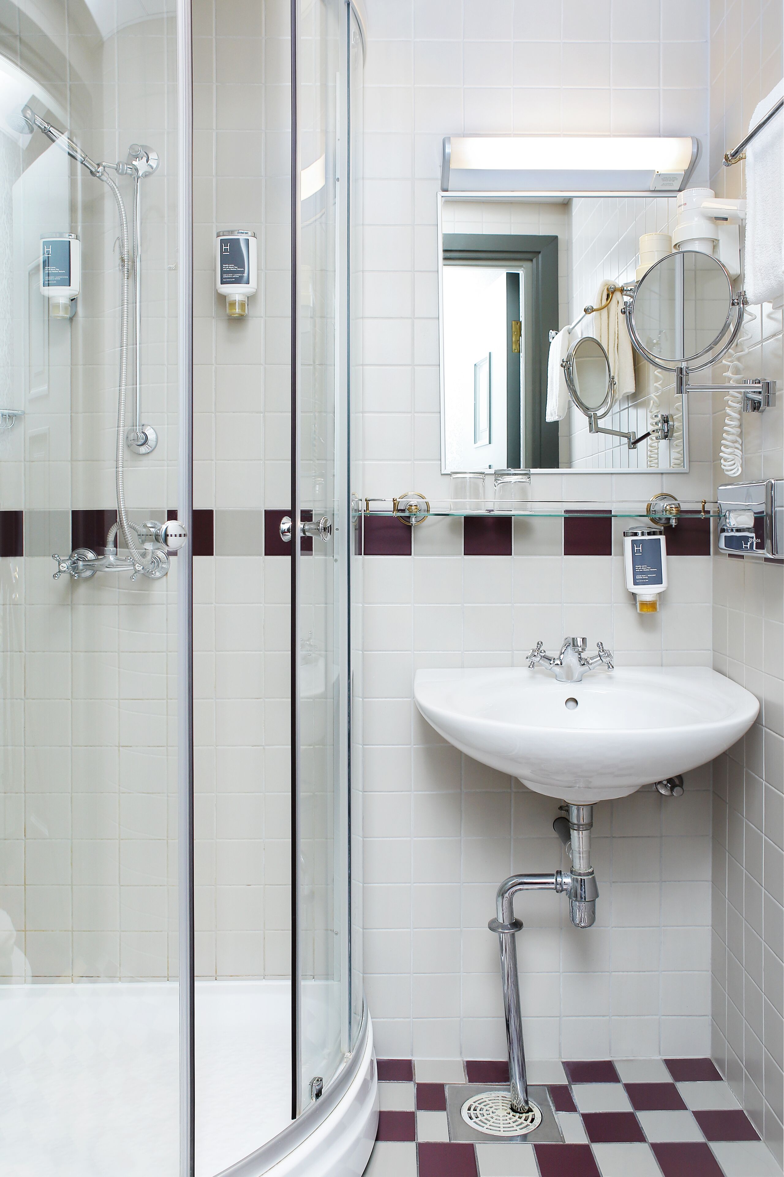 single room, historical main building | bathroom | free toiletries, hair dryer, towels