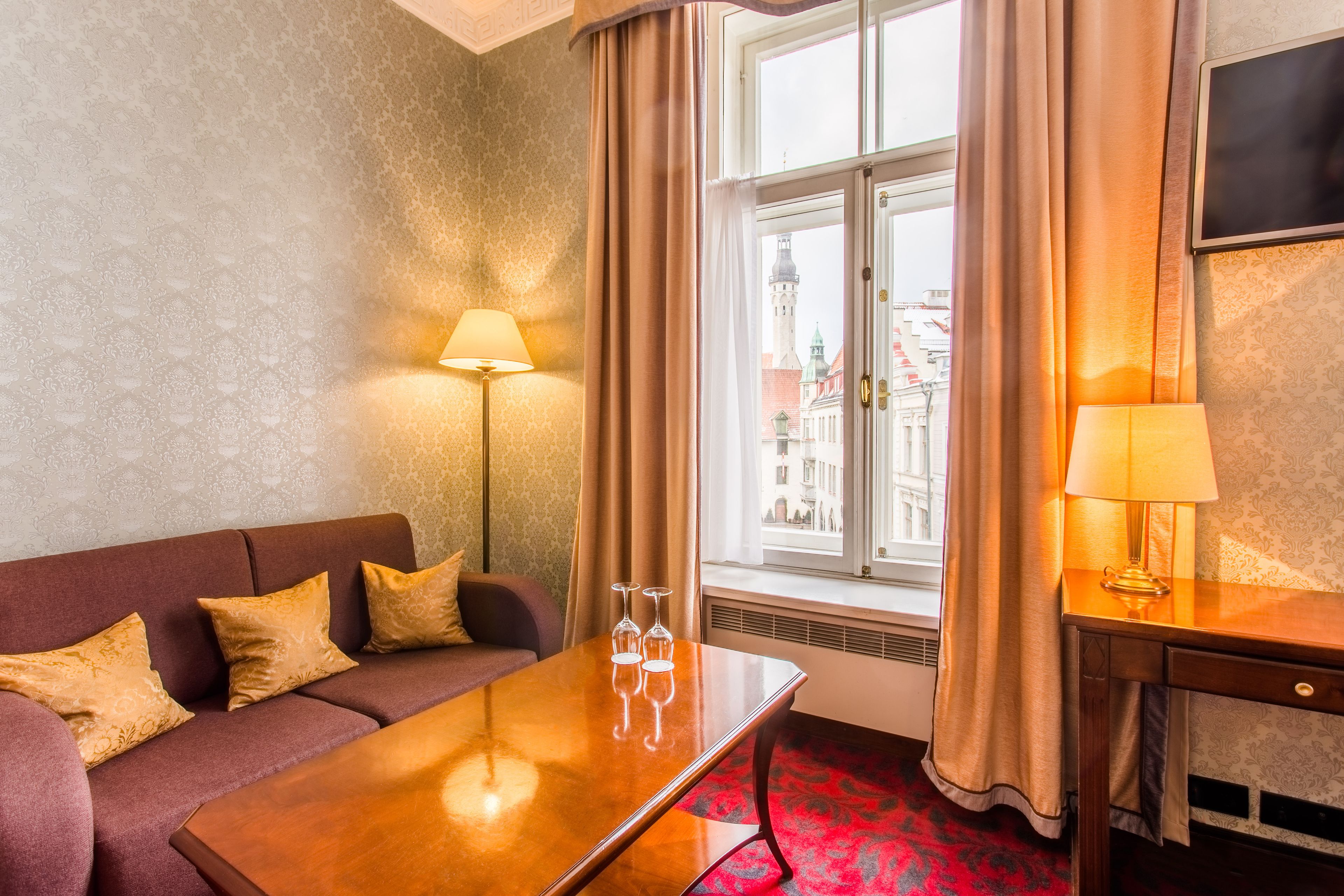 deluxe double room | 1 bedroom, minibar, in-room safe, desk