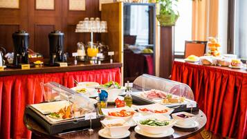 Free daily buffet breakfast