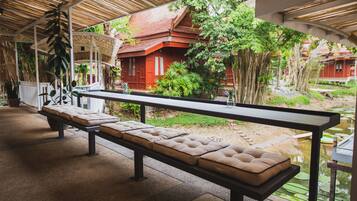 Daily buffet breakfast (THB 412 per person)