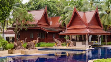 Outdoor pool, pool loungers