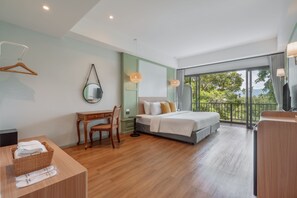 Deluxe Double or Twin Room | 迷你吧、客房内保险箱、办公桌、笔记本电脑工作区