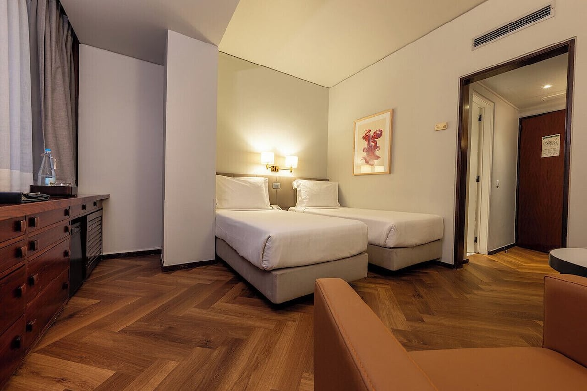 Classic Twin Room | Minibar, in-room safe, blackout curtains, soundproofing