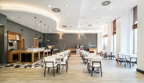 Breakfast served - Hotel ILUNION Valencia 3 (Valencia)