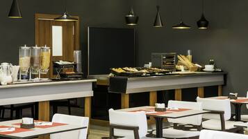 Esmorzar diari continental (14 EUR per persona)