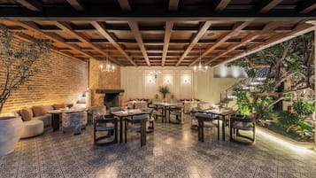 Khu ẩm thực ngoài trời