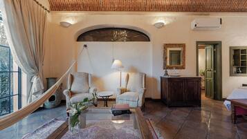 Suíte com design assinado | Roupas de cama premium, edredons de pluma, camas com colchões pillow-top