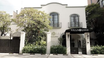 Fachada de la propiedad