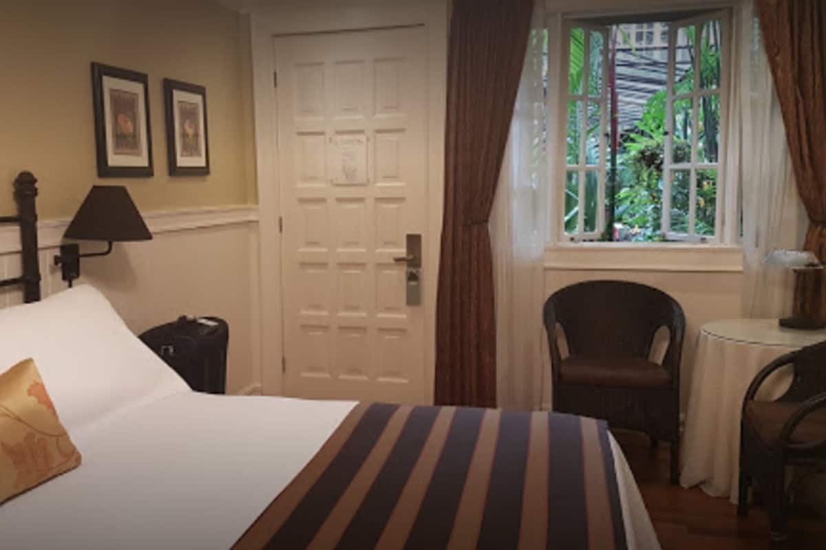 Superior Room, 1 Queen Bed | Premium bedding, pillowtop beds, minibar, in-room safe