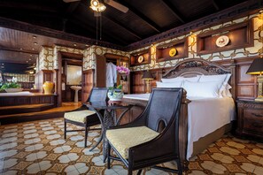 Romantic Suite, 1 King Bed, Jetted Tub, City View | Premium bedding, pillow-top beds, minibar, in-room safe - Hotel Grano de Oro (San José)