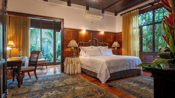 Suite, 1 King Bed | Premium bedding, pillowtop beds, minibar, in-room safe