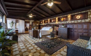 Romantic Suite, 1 King Bed, Jetted Tub, City View | Premium bedding, pillowtop beds, minibar, in-room safe