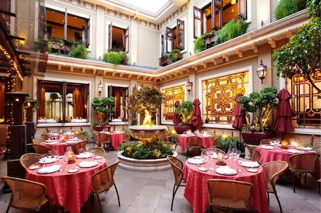 Breakfast, lunch and dinner served . Hotel Grano de Oro