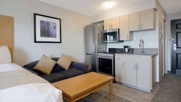 1 habitación, escritorio, tabla de planchar con plancha y wifi gratis