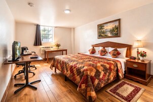 Tabla de planchar con plancha, wifi gratis y ropa de cama 