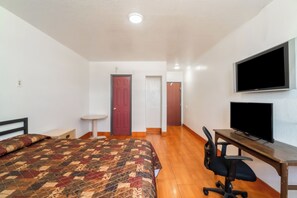 Iron/ironing board, free WiFi, bed sheets