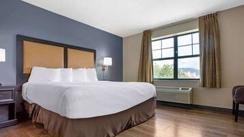 Premium bedding, desk, iron/ironing board, free WiFi
