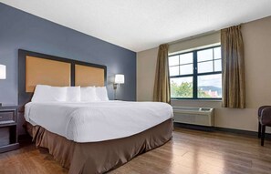 Premium bedding, desk, iron/ironing board, free WiFi - Studio 6 Extended Stay Fishkill Westage Center NY (Fishkill)