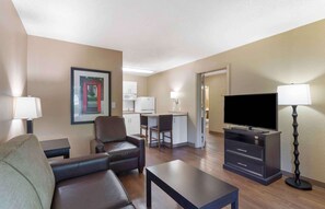 Premium bedding, desk, iron/ironing board, free WiFi