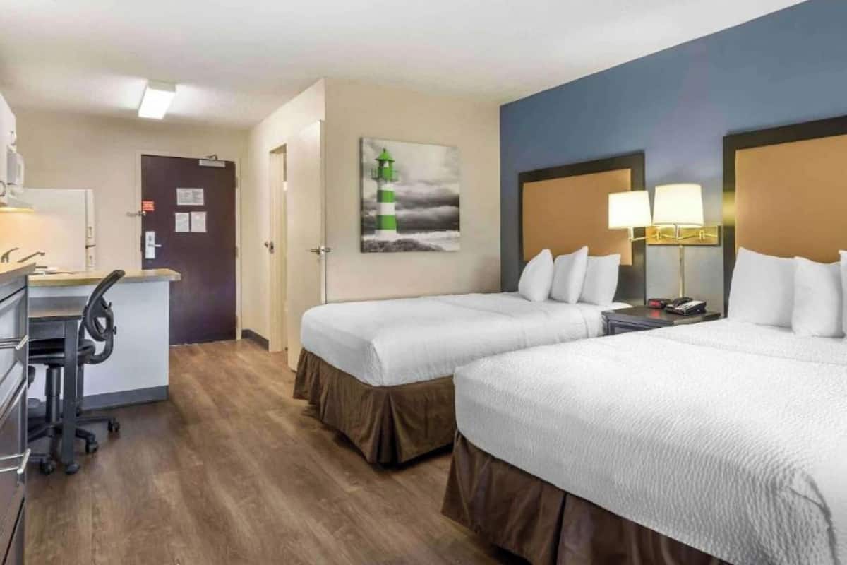 Premium bedding, desk, iron/ironing board, free WiFi