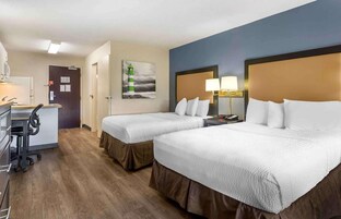 Premium bedding, desk, iron/ironing board, free WiFi