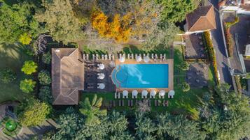 Outdoor pool, pool umbrellas, sun loungers