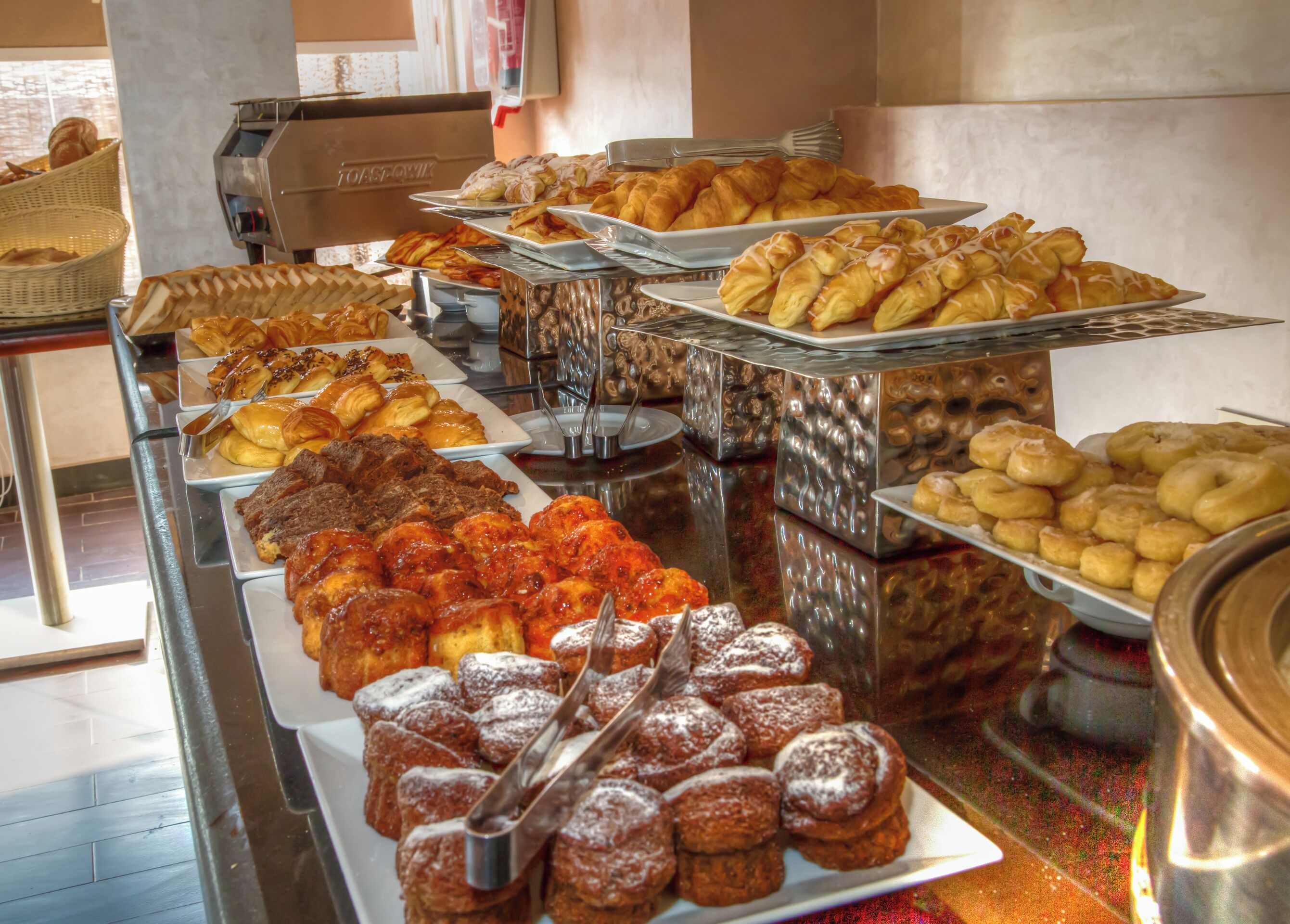 Tägliches kontinentales Frühstück (20.00 USD pro Person)