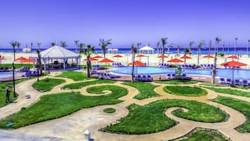Seasonal outdoor pool, pool umbrellas, sun loungers