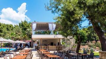 Poolside bar